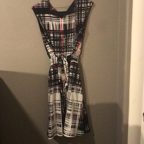 Dress by Vince Camuto - Picture 2 of 7